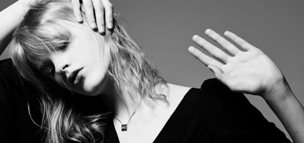 Эди Слиман выпустил кампанию женской весенней коллекции Celine