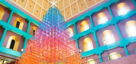 Баухаус и бонсай Екатерины Великой: названы 10 лучших дизайнерских елок 2019 года