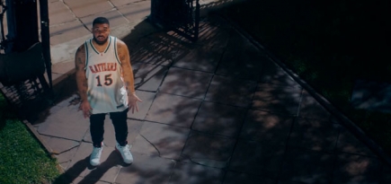 Слова песни Дрейка «In My Feelings» стали школьными плакатами