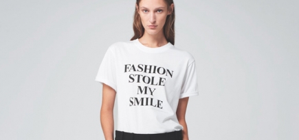Виктория Бекхэм объяснила дизайн футболки «Fashion stole my smile»