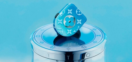 Louis Vuitton выпустил наушники с синим градиентом