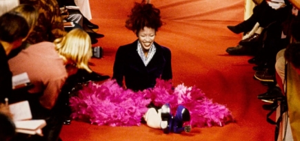 Дизайнеры просили Наоми Кэмпбелл упасть на подиуме