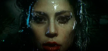 Леди Гага выпустила инстаграм-маску по мотивам клипа «Rain on Me»