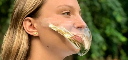 Дизайнеры создали защитную маску, которая лечит кожу