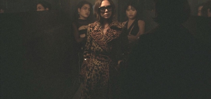 Виктория Бекхэм становится вышибалой ночного клуба в фильме Dazed