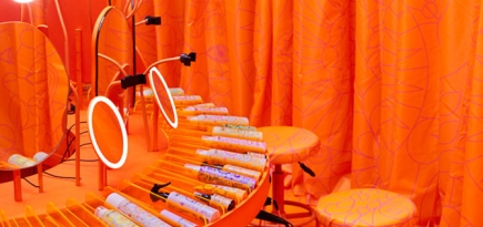 Как выглядит «апельсиновый» бар укладок в Нью-Йорке по проекту Гарри Нуриева