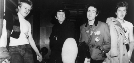 «God Save The Queen» Sex Pistols возглавила чарты во время празднования юбилея Елизаветы II