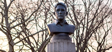 В Нью-Йорке появился и исчез памятник Эдварду Сноудену