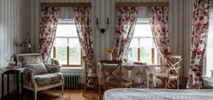 Традиционные избы и современные глэмпинги: 14 атмосферных отелей в стиле коттеджкор для майских праздников