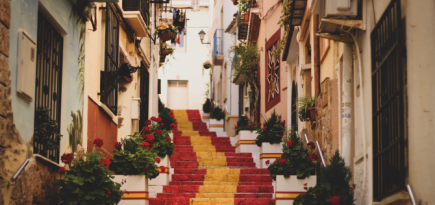 Испания разрешила въезд всем иностранным туристам с ПЦР-тестом