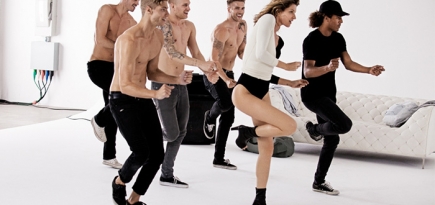 Жизель Бундхен в первой видеорекламе Stuart Weitzman от Марио Тестино