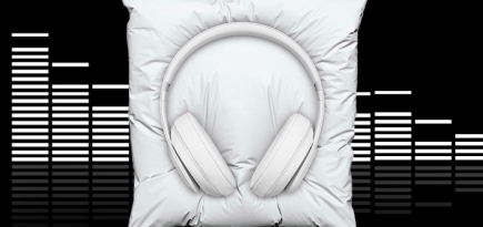 Белые матовые наушники Beats by Dr. Dre x Snarkitecture