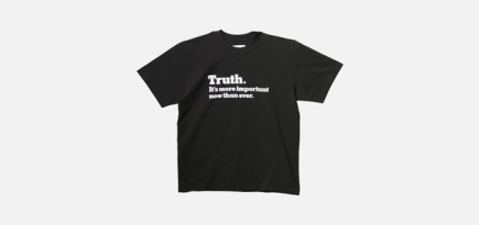The New York Times и Sacai выпустили коллекцию в поддержку качественных новостей