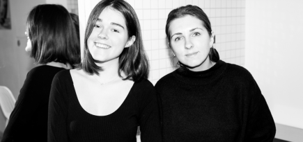 Как заставить людей стоять в очереди за яйцами? Отвечают девушки из кулинарной группировки Eggsellent