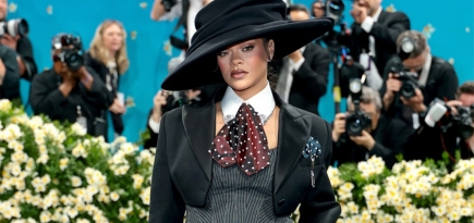 Рианна в Marc Jacobs и Энн Хэтэуэй в Carolina Herrera: красная дорожка Met Gala 2025