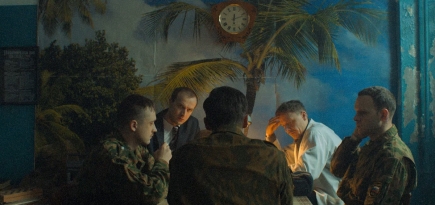 Античная трагедия с долей абсурда: каким получился сериал «Аутсорс»