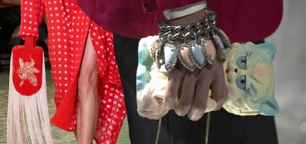 Сумки сезона весна-лето 2025: медицинские саквояжи, рюкзаки и клатчи-котики