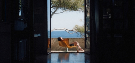 Изъяны общества потребления и летняя меланхолия: какой получилась экранизация романа Франсуазы Саган «Здравствуй, грусть!»