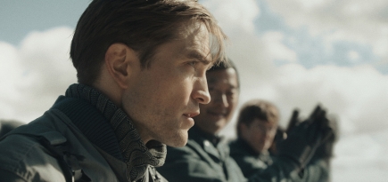 Ценность каждой жизни, колонизаторство и власть в руках идиотов: о чем размышляет Пон Джун-хо в фильме «Микки 17»