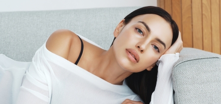 Ирина Шейк и культовые бьюти-средства. Все, что нужно знать о новой рекламной кампании d’Alba