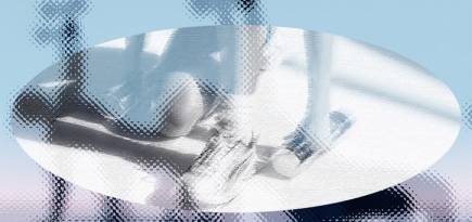 Какие упражнения с гантелями работают со всеми мышцами? Показывает эксперт