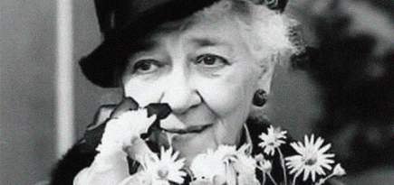 Петербургские истории: что связывает Анну Павлову, Фаину Раневскую и Уитни Хьюстон