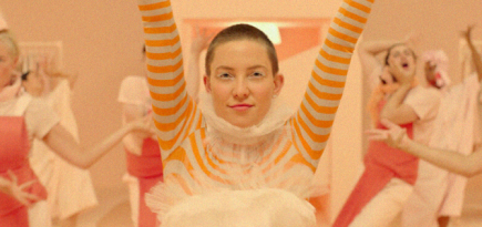 Недолго мьюзика играла: что нужно знать о фильме Сии «Мьюзик»