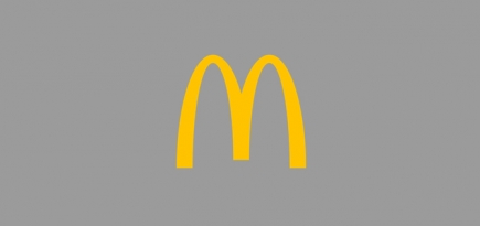 Vetements показал новую коллекцию в парижском McDonald’s
