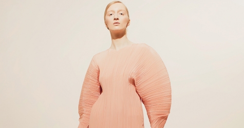 Как носить розовые вещи: три актуальных образа