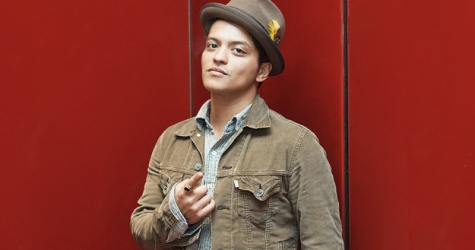 Бруно Марс представил клип на трек «Versace on the Floor»