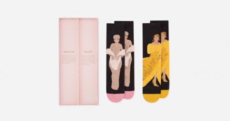 Рианна выпустила носки с изображением себя