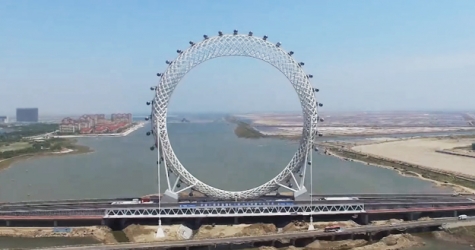 Самое большое в мире колесо обозрения без спиц установили в Китае