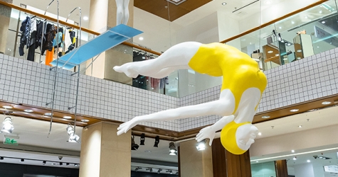 ЦУМ представил новый интерьер с бассейном и площадкой для гольфа