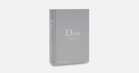Вышел альбом со 180 коллекциями Dior
