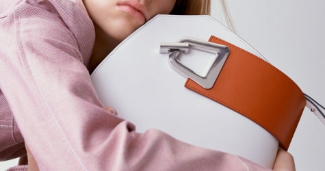 Сумки молодых брендов продаются лучше, чем люксовых марок