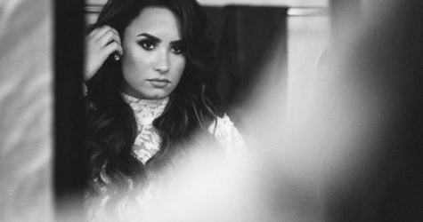 Деми Ловато расскажет об анорексии и борьбе с зависимостями на YouTube