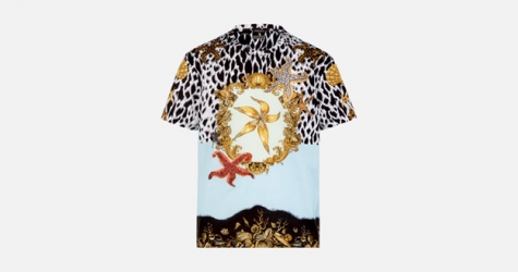 Versace выпустил коллекцию китчевых футболок в память Джанни Версаче