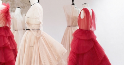 Dior показал, как создавалось одно из платьев кутюрной коллекции дома