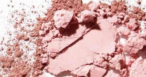 Что нужно знать о смешивании сухих и жидких текстур в макияже