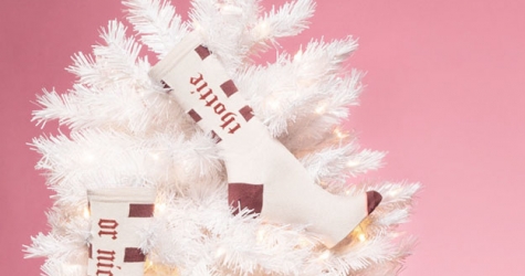 Рианна выпустила рождественские носки