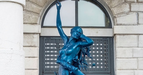 Эрмитаж отказал в выставке Дэмьену Херсту