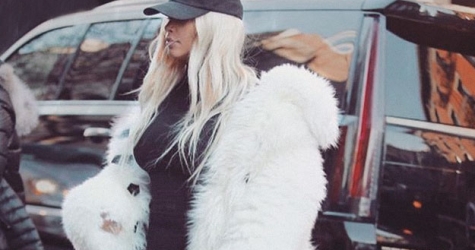 Ким Кардашьян получила шубу от Памелы Андерсон