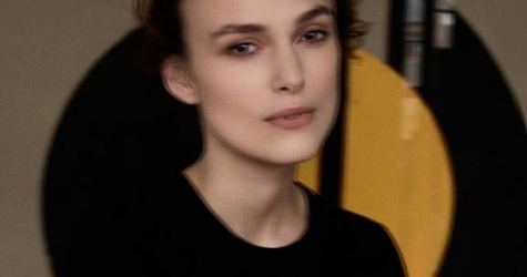 Кира Найтли спела и сыграла на гитаре в клипе Chanel