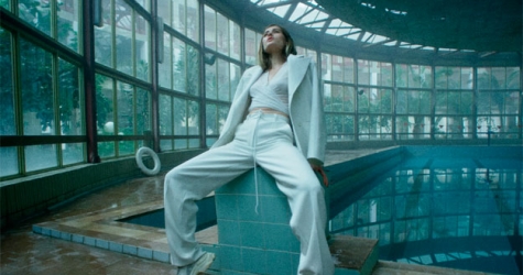Певица Луна станцевала в спортзале для клипа «Free love»