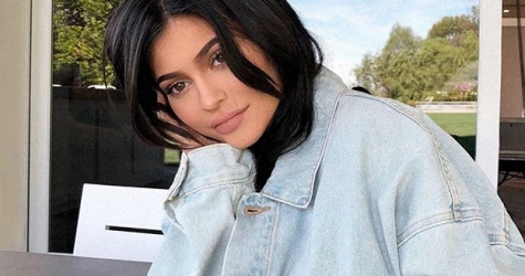 Кайли Дженнер выпустила «медовую» палетку теней