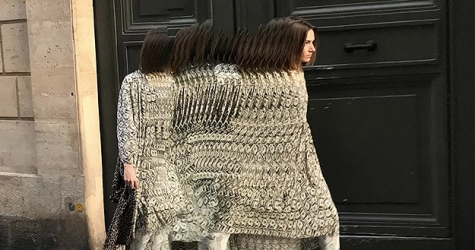 Модель-сороконожка гуляет по Парижу в кампании Balenciaga