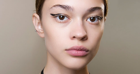 Как повторить макияж с необычными стрелками с показа Lanvin