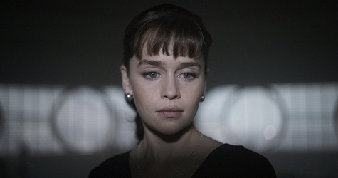 Эмилия Кларк сменяет три наряда в тизере «Звездных войн»