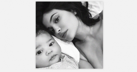 Кайли Дженнер выложила селфи с дочерью Сторми