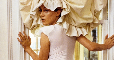 Нью-йоркский фотограф выпустит книгу со снимками Хлои Севиньи и других артистичных женщин